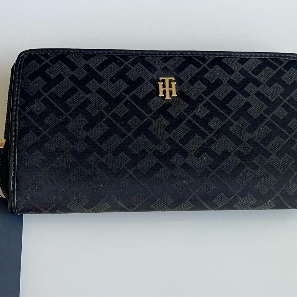 Tommy Hilfiger wallet